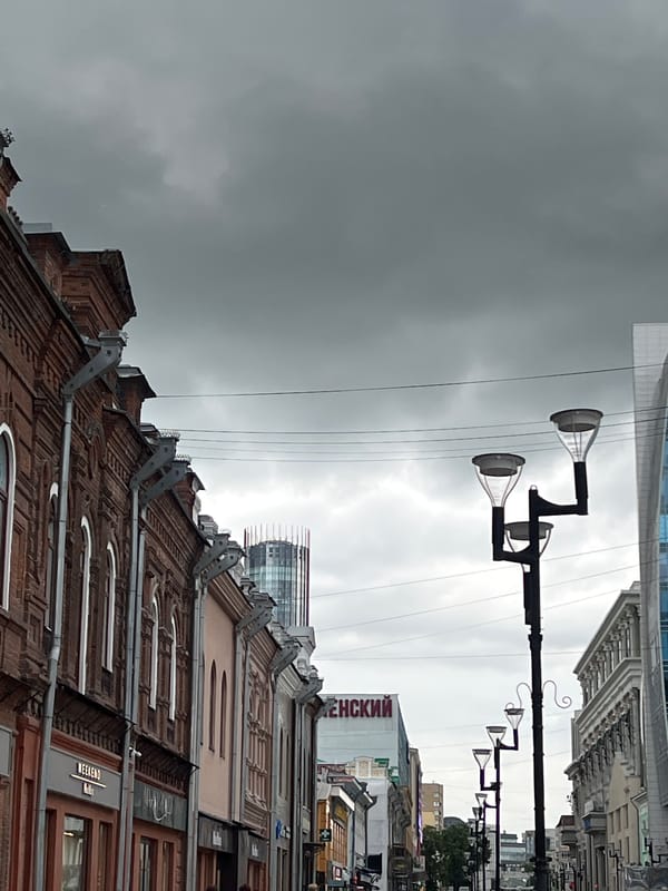 Witness documents 40-minute walking tour of Yekaterinburg street scenes