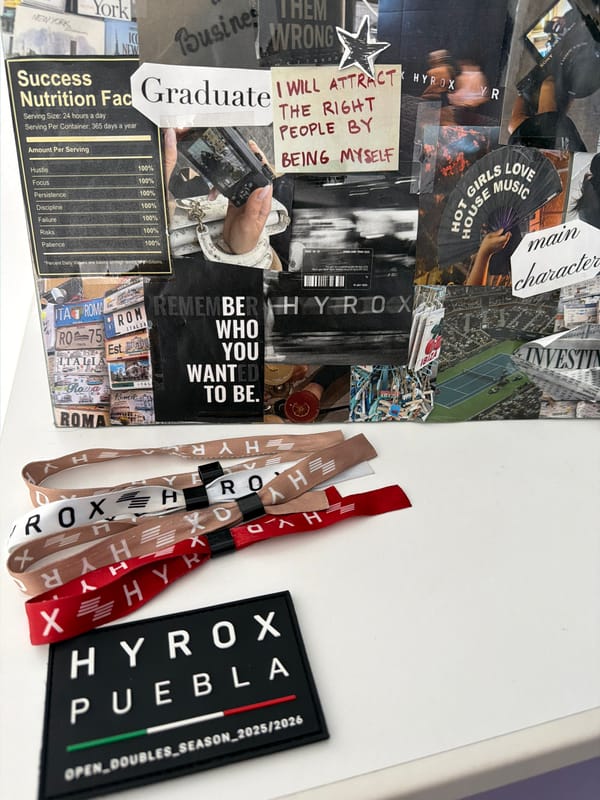 Motivational materials and street scenes documented in Puebla