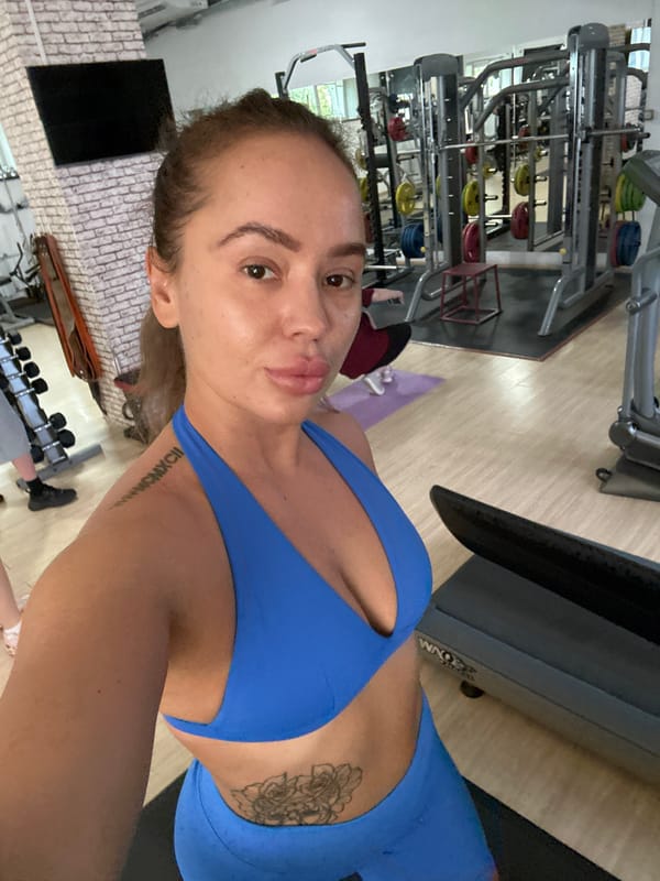 Gym workout and selfies in Yuzhnouralsk