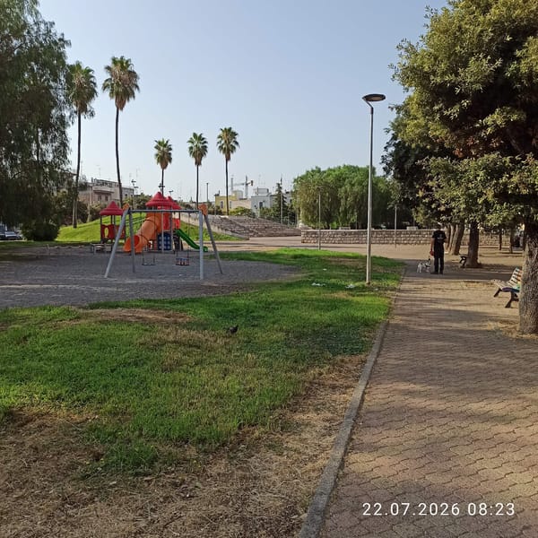 Morning in a Modugno park: playground, pigeons, and a coffee stop