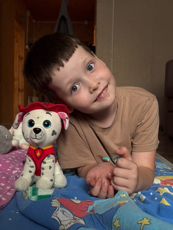 Relaxed afternoon at home in Кемуль with a stuffed dog