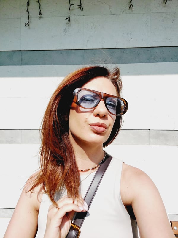 Afternoon selfie session around a striped white wall in Sofia