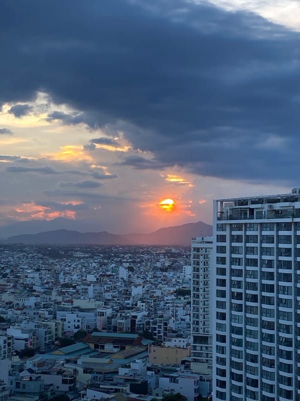 Single witness captures diverse Nha Trang cityscapes during morning hours