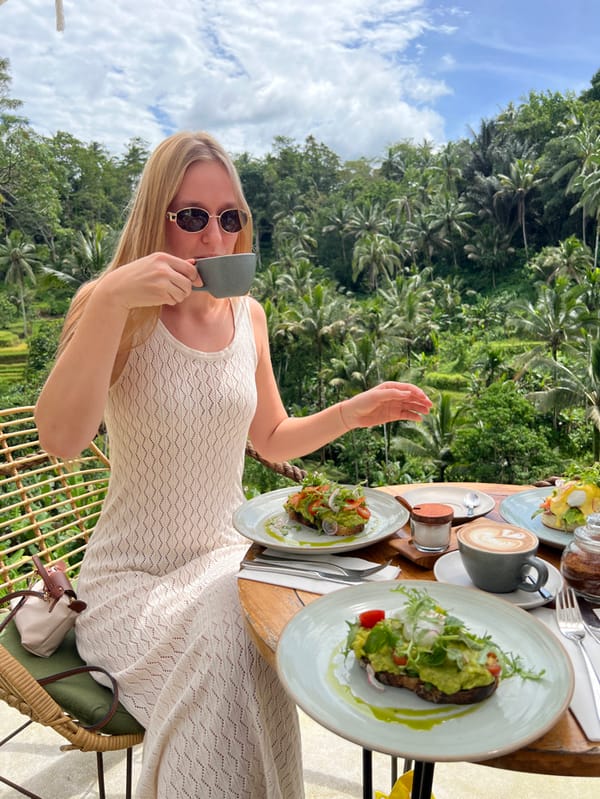 Tourist enjoys brunch overlooking rice terraces in Tegal Suci