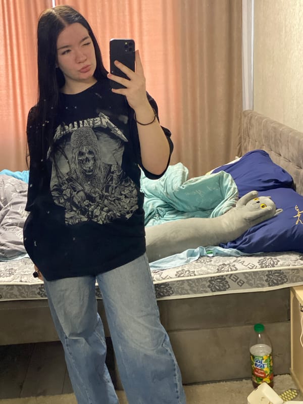 Woman documents morning routine in Ternopil apartment through selfies