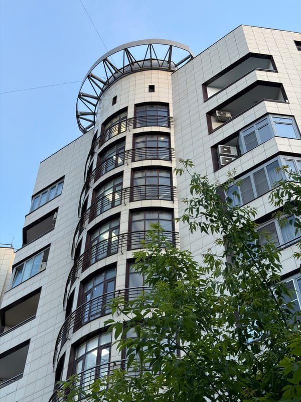 Witness documents Moscow architecture during evening walkthrough