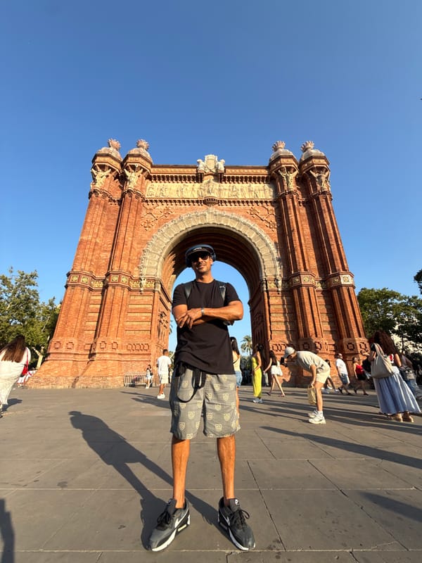 Afternoon visit to Barcelona's Arc de Triomf