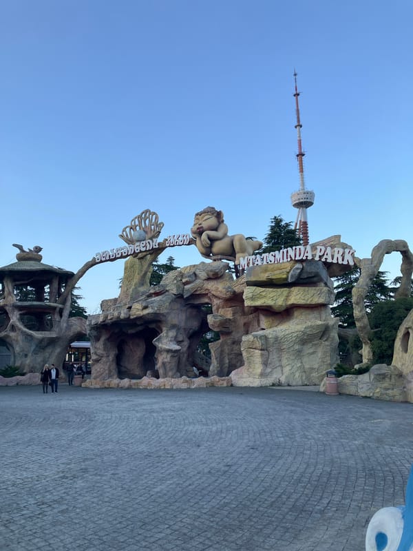 Clear skies frame Mtatsminda Park entrance in Tbilisi