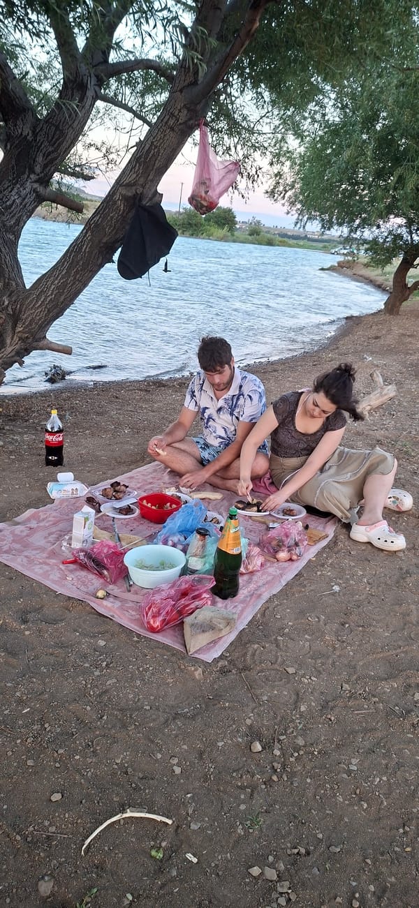 Riverside picnic and golden sunset along the Kura in Tbilisi