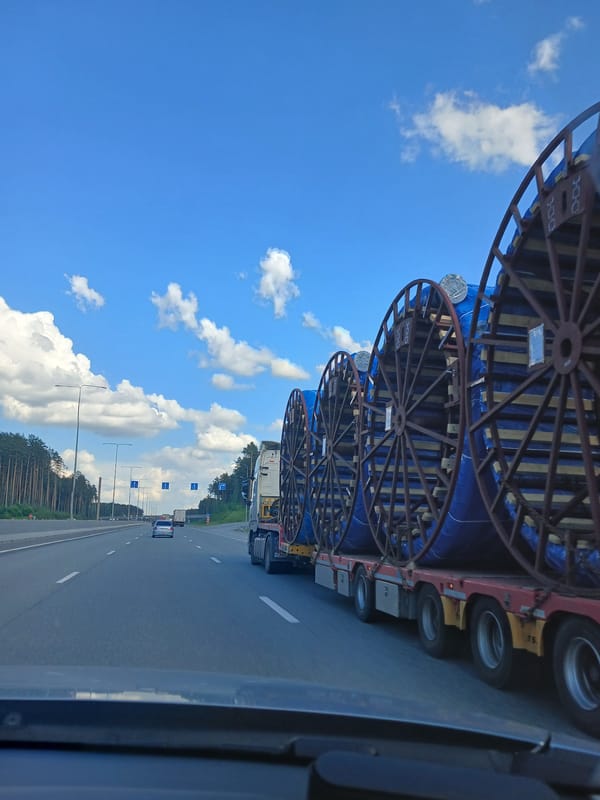 Cable truck spotted on highway near Yekaterinburg