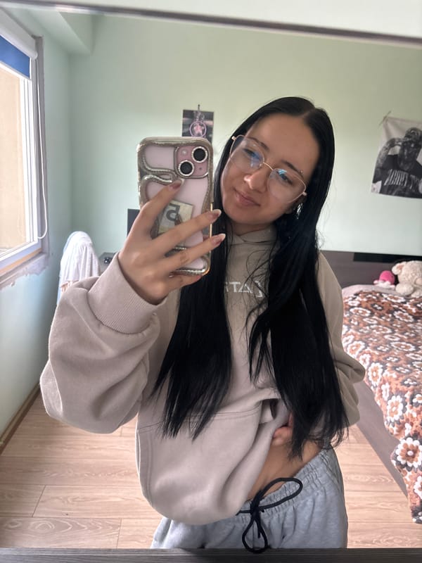 Woman takes bedroom mirror selfies with decorated nails