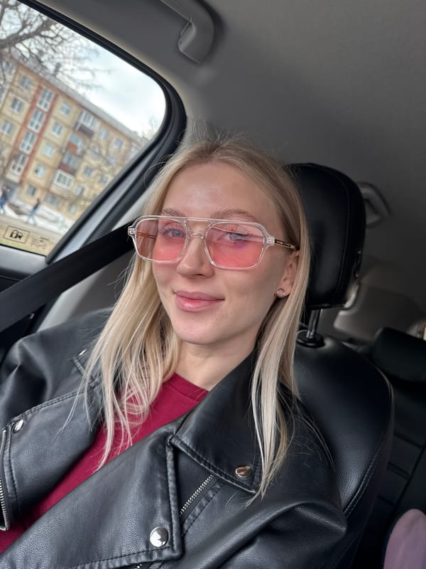 Woman in leather jacket spotted in car, Izhevsk