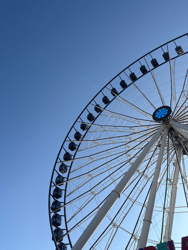 Running event held near Ferris wheel in Puebla, Mexico
