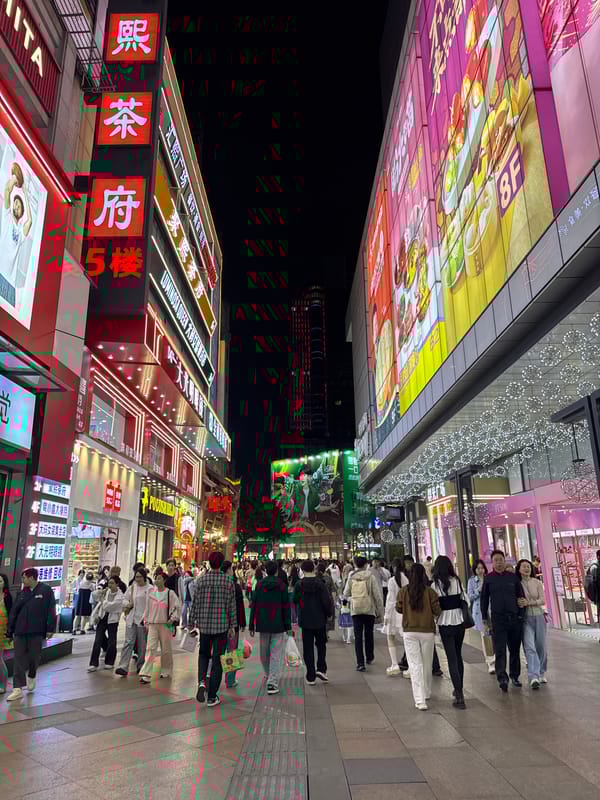 Chengdu street life and dining captured in Jinjiang District
