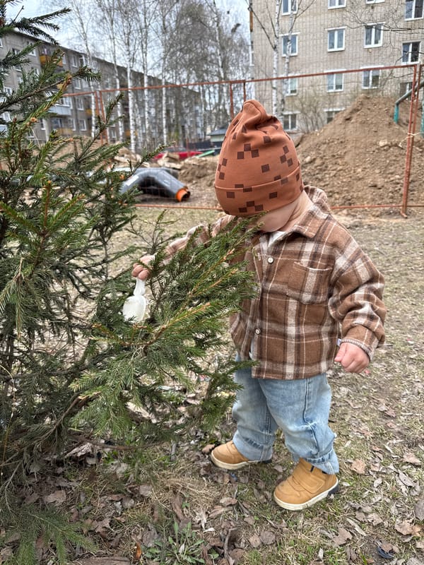 Everyday outdoor moments captured in Rusanovo, Russia