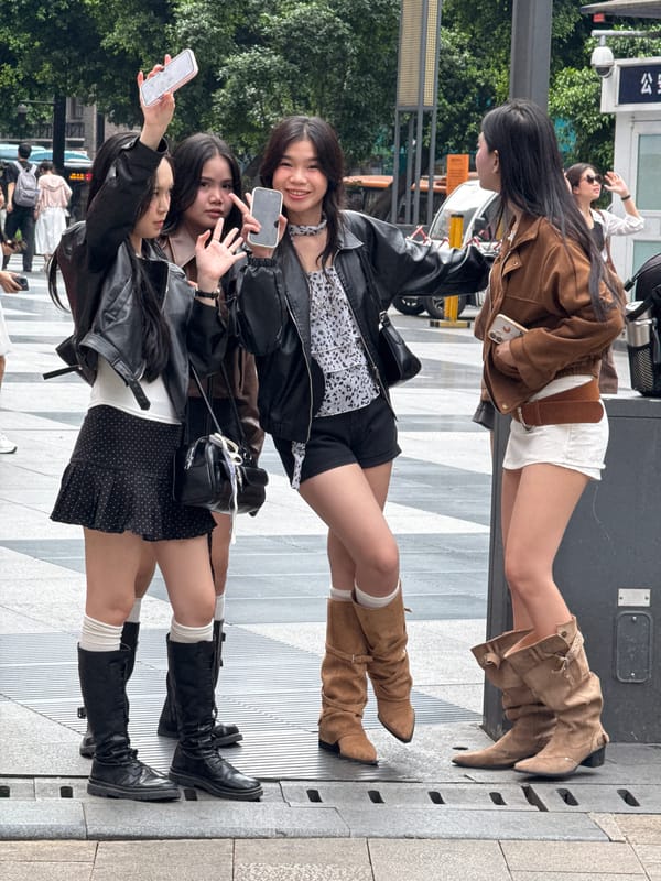 Morning street life captured across Yuzhong District sidewalks