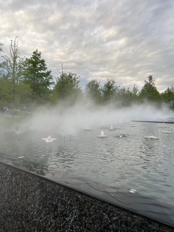 Misty fountain display draws visitors to Krasnodar park