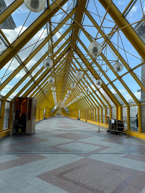 A summer afternoon along the Moscow River bridges and waterfront