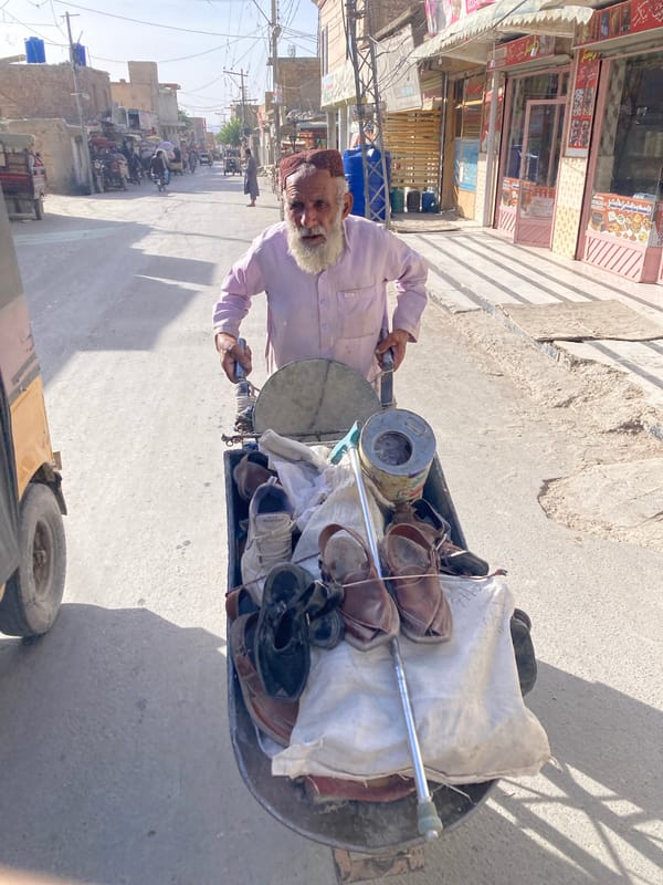 Street vendors and daily life observed in Quetta