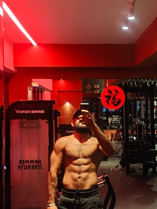 Man documents workout session at Chongqing gym
