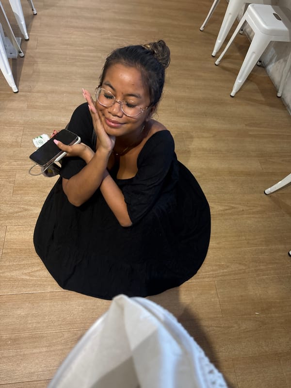 Friends document casual brunch at Jakarta cafe with selfies