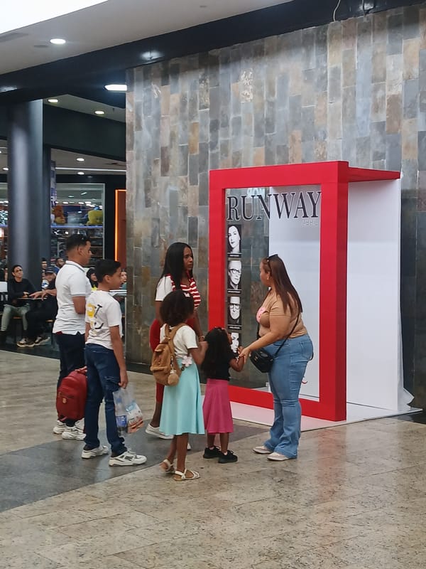 Evening shopping activity observed at Ciudad Guayana mall