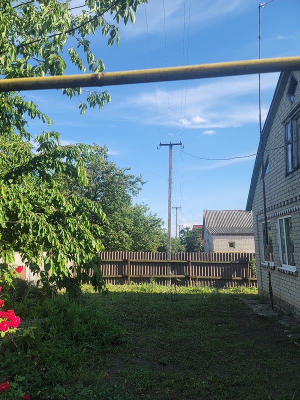 Rural Ukrainian village life documented in 18-minute witness sequence