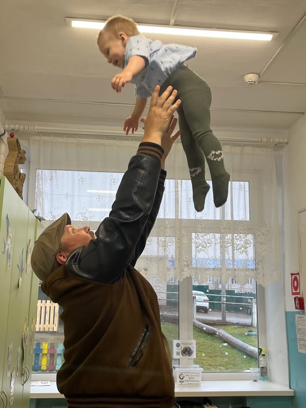 Family moments captured during early morning gathering in Фоки