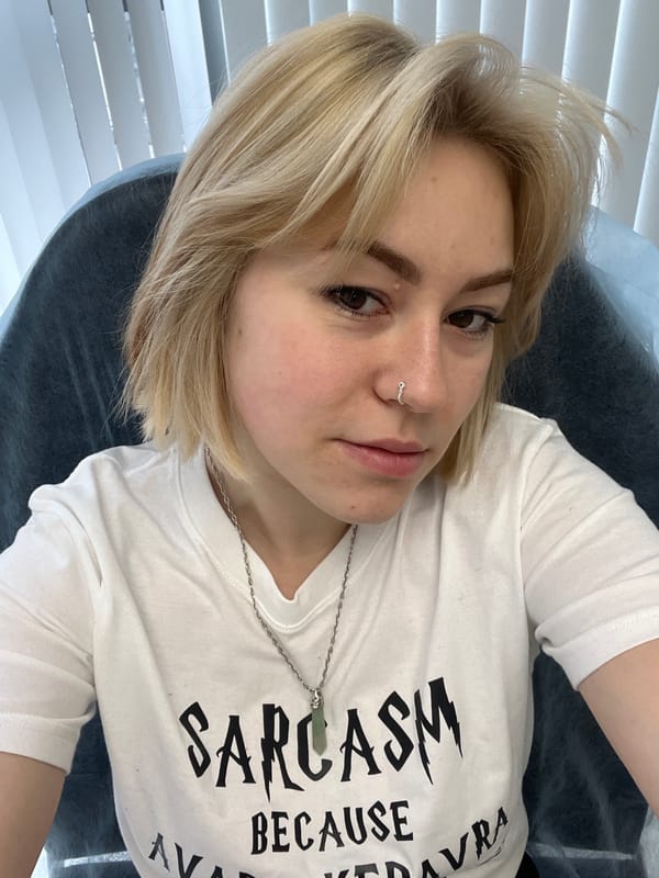 Woman documents morning routine in selfies across Odesa apartment