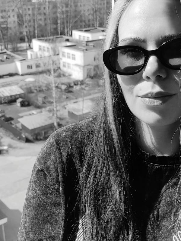 Photography and contest viewing documented in Chaikovsky, Russia