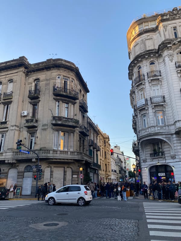 Buenos Aires street scenes captured: crosswalks, architecture, chalk art