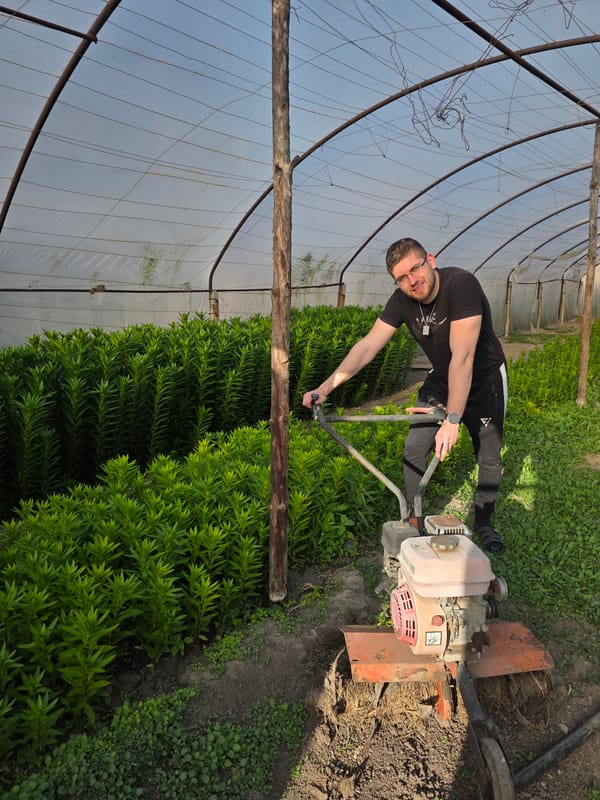 Man documents day of farming and leisure in Yagodovo