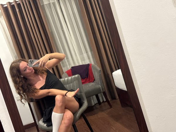 Hotel room selfies and decor details from Hà Nội