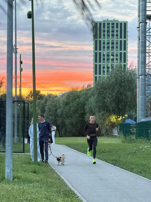 Kazan park evening: sunset strolls, basketball, and street life