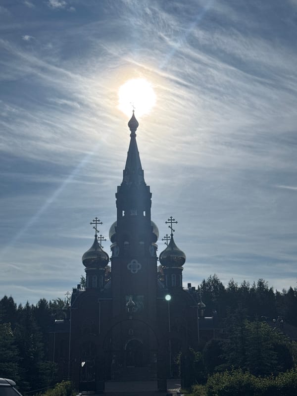 Early morning photo session captures church, selfies in Chaikovsky