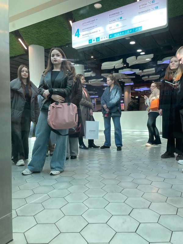 Shopping center activity documented in Saint Petersburg