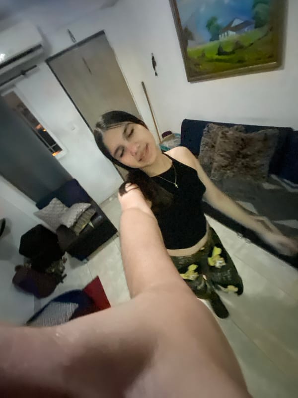 Evening documentation captured in Cotoperíz, Venezuela includes indoor selfies