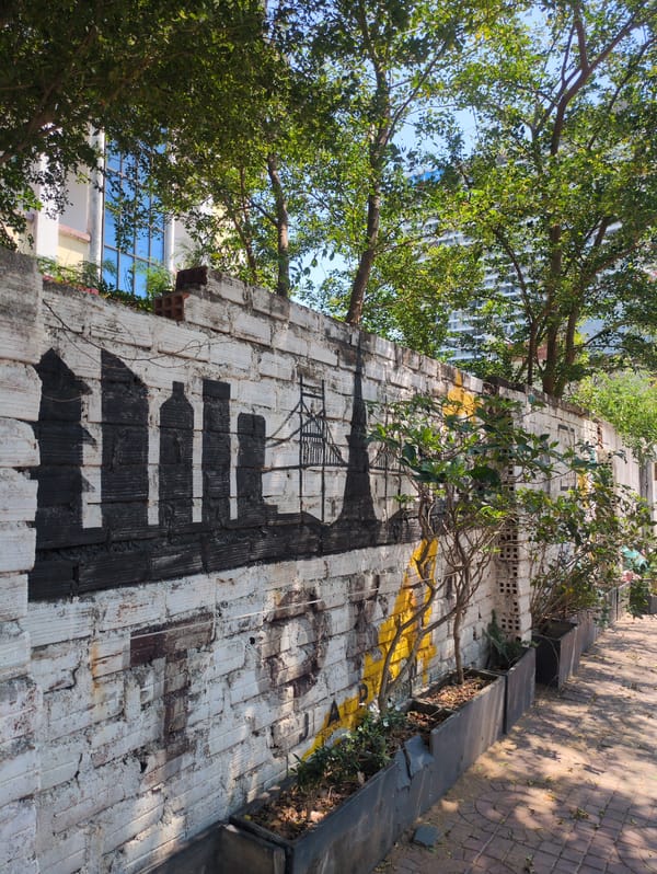 Morning street art and urban scenes documented in Quy Nhon
