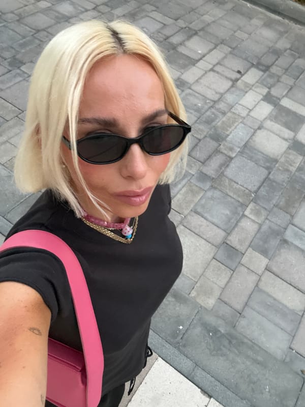 Woman documents Dubai restaurant visit through selfies and dining moments