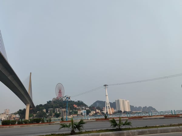 Morning scenes captured across Bai Chay Ward, Vietnam bridges