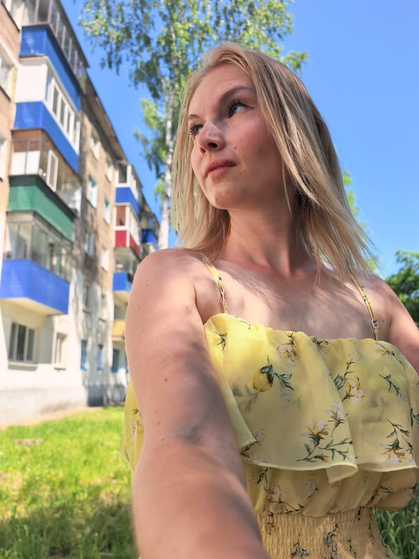 Morning life captured in Sterlitamak: selfies, sandbox play, flowers