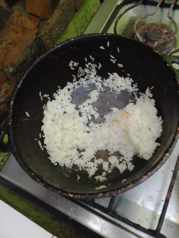 Morning meal prep in a La Tagua kitchen