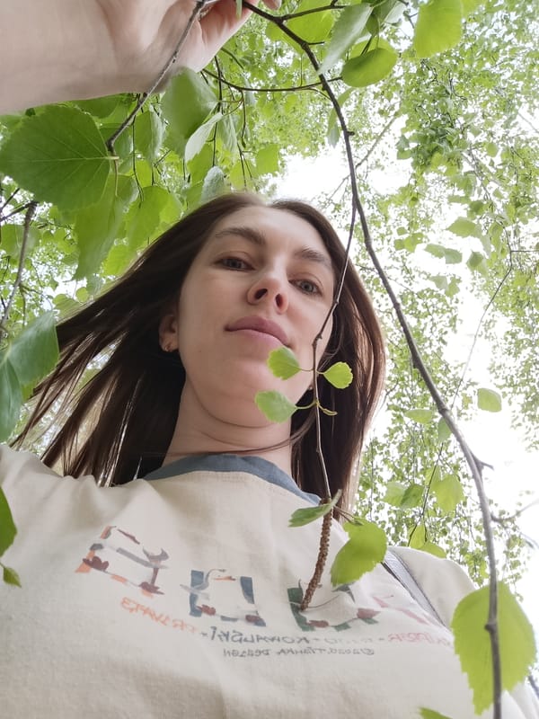Morning life captured in Chaikovsky: families, forest walks, construction