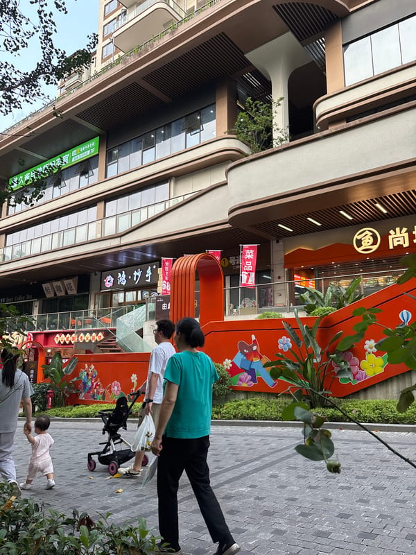 Everyday street scenes documented in Nan'an District, China