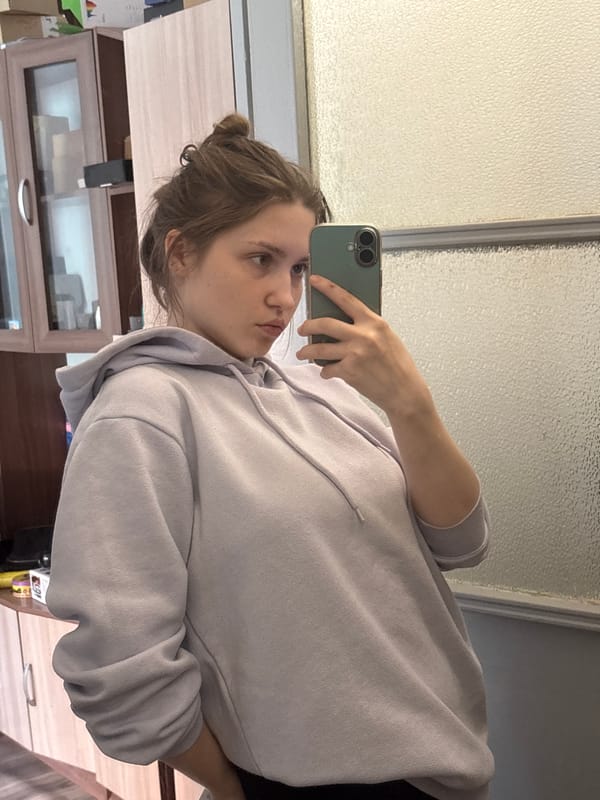 Woman documents morning selfies, plant care, breakfast in St. Petersburg