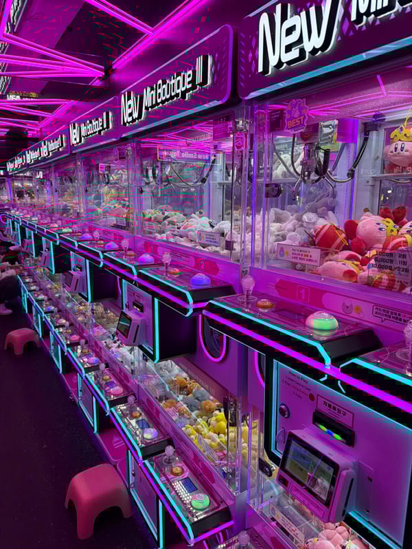 Seoul morning scenes: markets, street art, transit documented