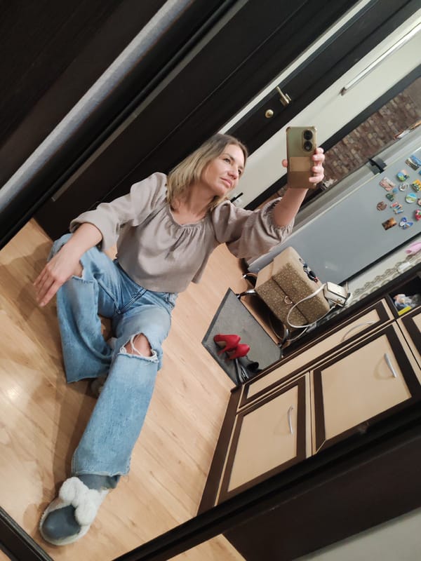 Woman takes multiple selfies in Kamchatsky apartment over five minutes