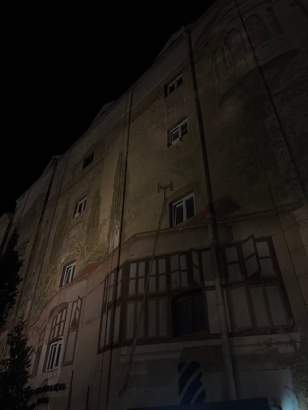 Nighttime exploration documents abandoned buildings, graffiti in Belgrade's Skadarlija district