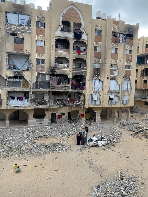 Witnesses Document Building Damage and Debris in Khan Yunis