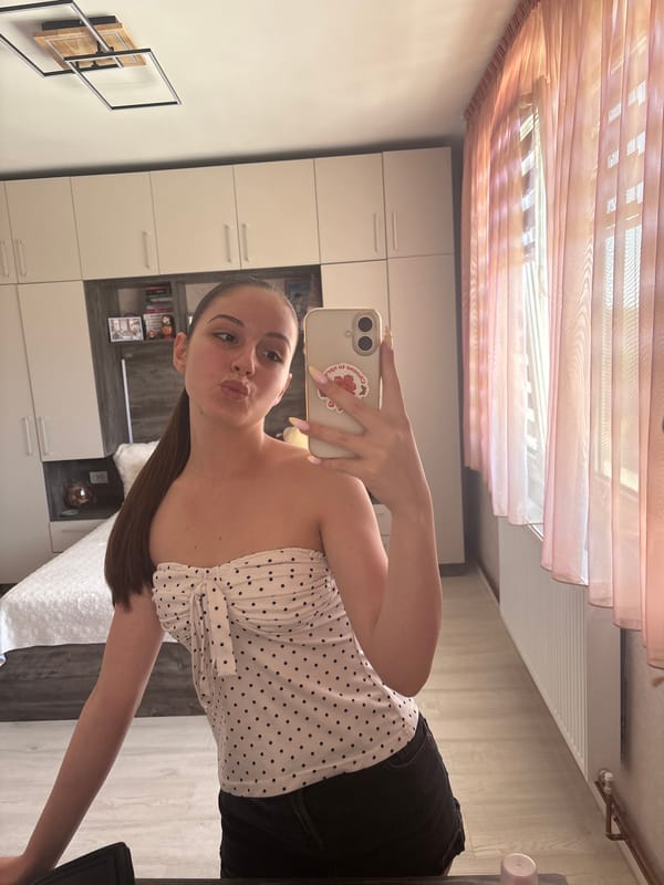 Woman takes morning selfies in Bulgarian bedroom, posts #PocketChallenge